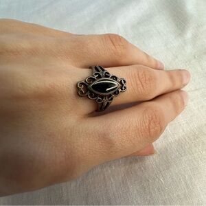 Elegant Black Silver Ring - Size 6
